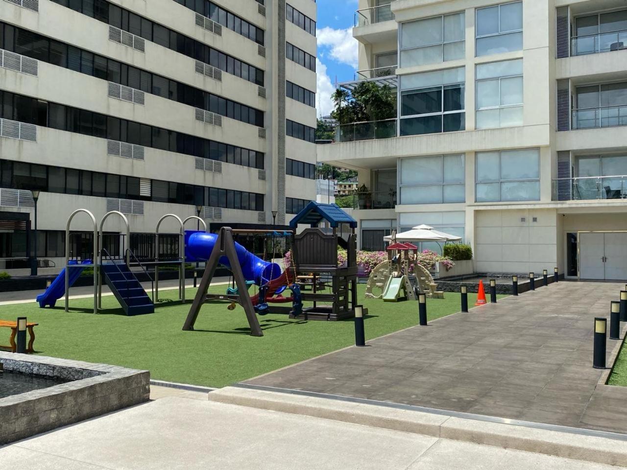 Puerto Santa Ana, Torres Bellini, 2 Dormitorios, Parqueo Guayaquil Eksteriør bilde