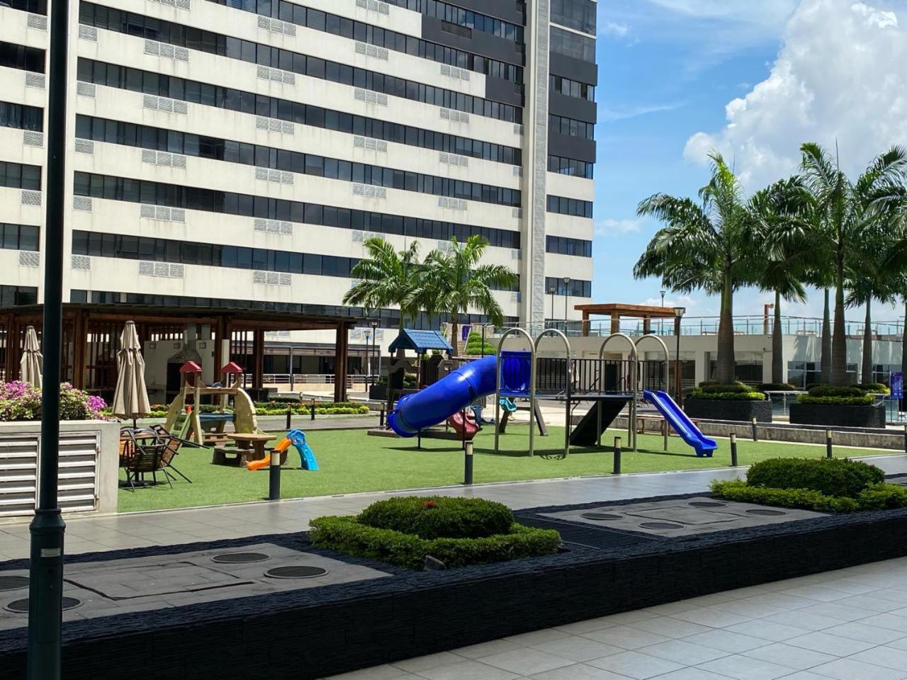Puerto Santa Ana, Torres Bellini, 2 Dormitorios, Parqueo Guayaquil Eksteriør bilde